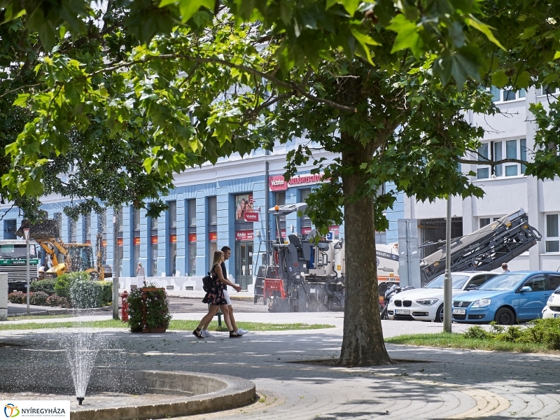 Útfelújítás a Szabadság téren - fotó Szarka Lajos