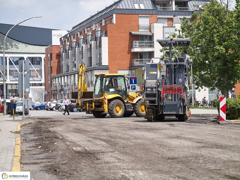 Útfelújítás a Szabadság téren - fotó Szarka Lajos
