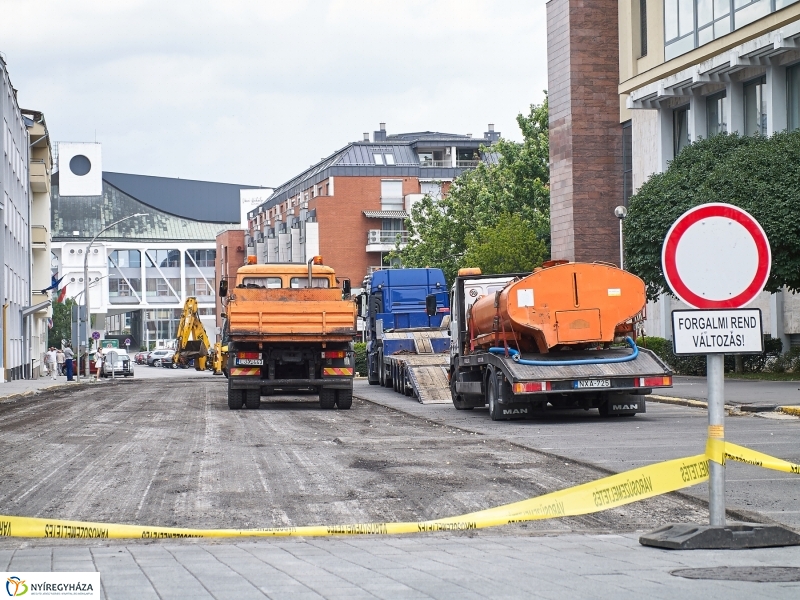 Útfelújítás a Szabadság téren - fotó Szarka Lajos