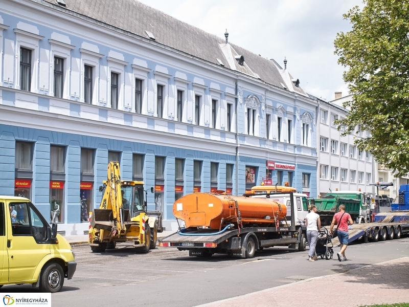 Útfelújítás a Szabadság téren - fotó Szarka Lajos