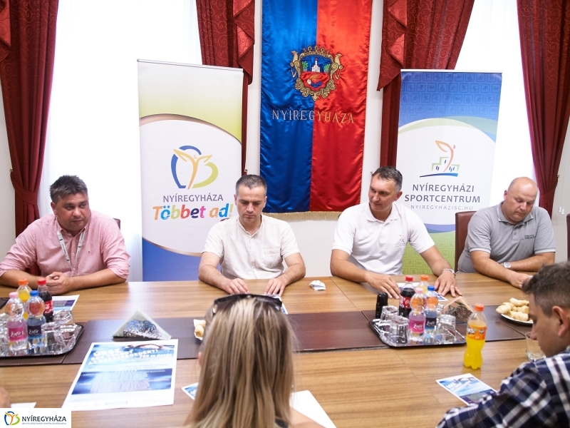 Ússz egy tókört sajtótájékoztató - fotó Szarka Lajos