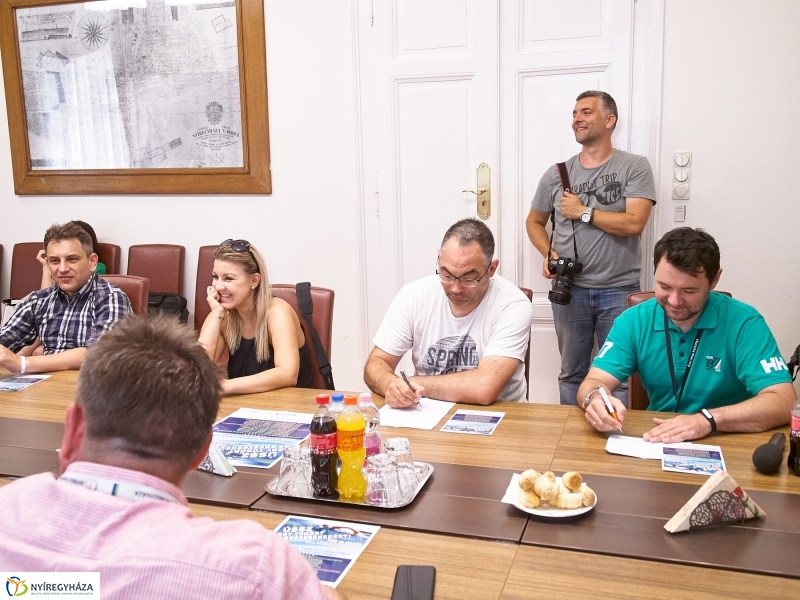 Ússz egy tókört sajtótájékoztató - fotó Szarka Lajos