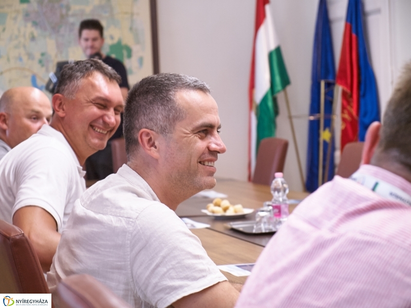 Ússz egy tókört sajtótájékoztató - fotó Szarka Lajos