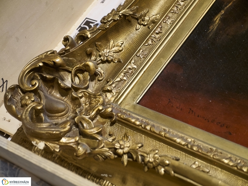 Megérkeztek a Munkácsy festmények - fotó Szarka Lajos