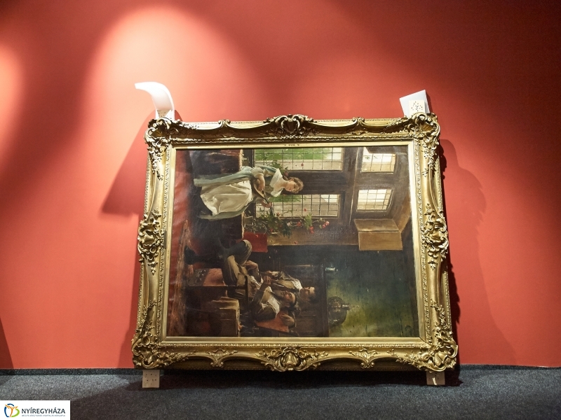 Megérkeztek a Munkácsy festmények - fotó Szarka Lajos