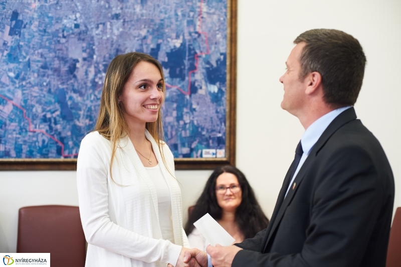 Rászoruló hallgatók támogatása - fotó Szarka Lajos