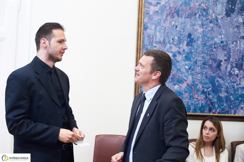 Rászoruló hallgatók támogatása - fotó Szarka Lajos