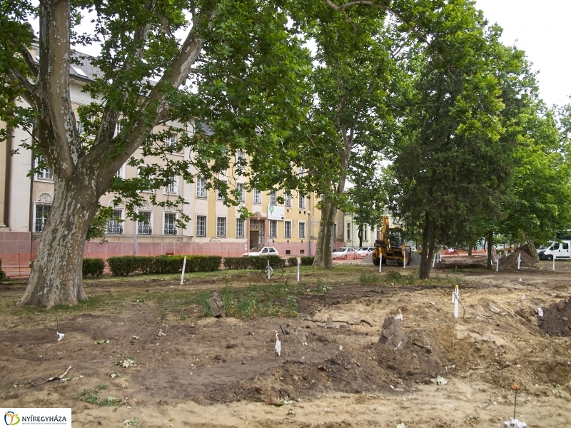 Munkálatok a Benczúr téren - fotó Szarka Lajos