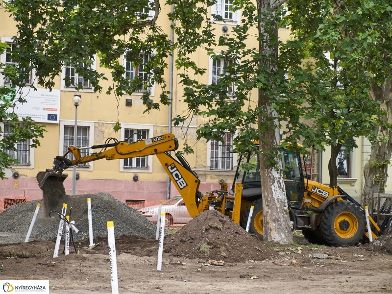 Munkálatok a Benczúr téren - fotó Szarka Lajos