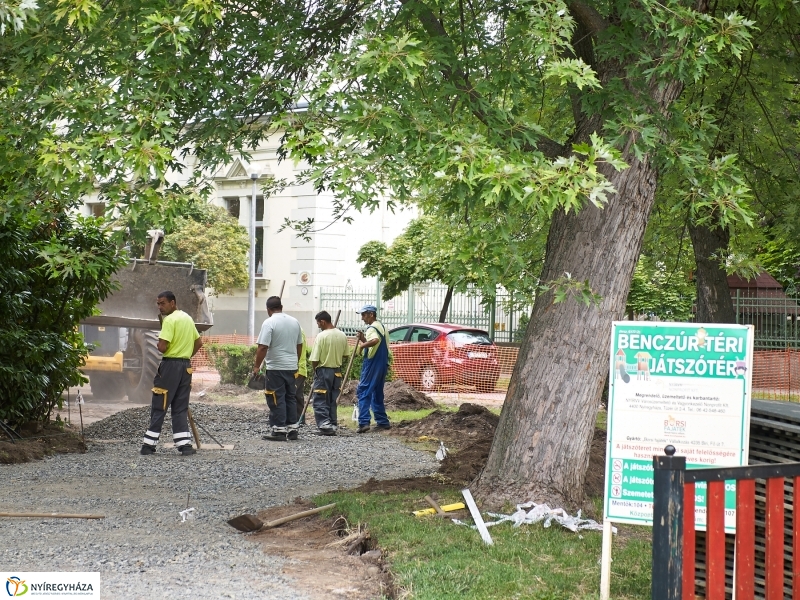 Munkálatok a Benczúr téren - fotó Szarka Lajos