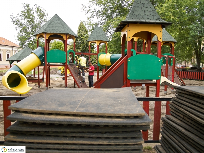 Munkálatok a Benczúr téren - fotó Szarka Lajos