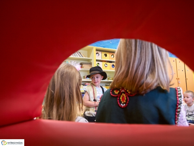 Diákmunka az Eszterlánc oviban - fotó Szarka Lajos