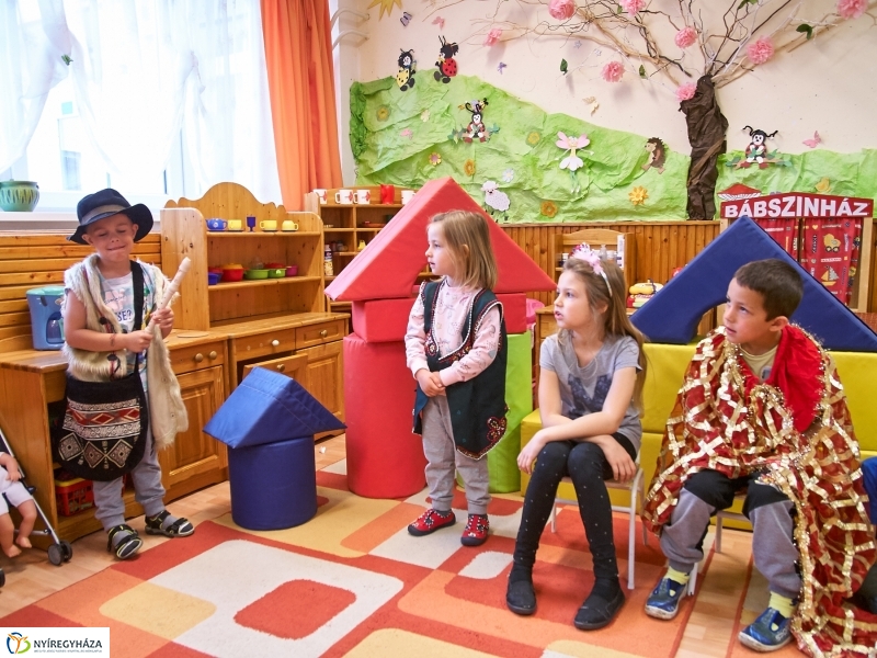 Diákmunka az Eszterlánc oviban - fotó Szarka Lajos