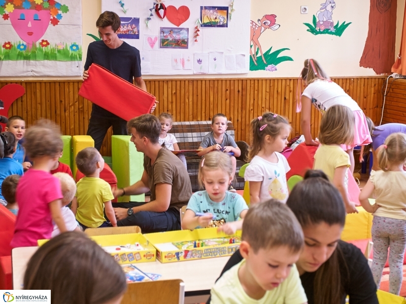 Diákmunka az Eszterlánc oviban - fotó Szarka Lajos