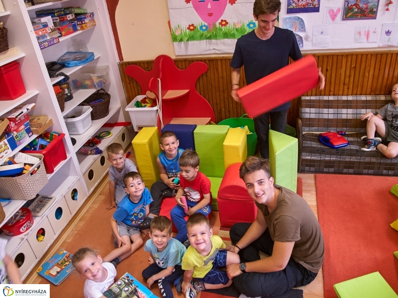 Diákmunka az Eszterlánc oviban - fotó Szarka Lajos