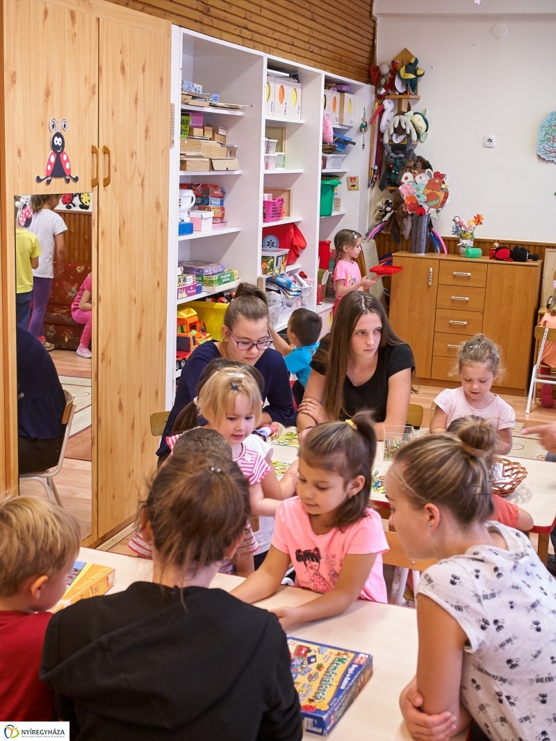 Diákmunka az Eszterlánc oviban - fotó Szarka Lajos