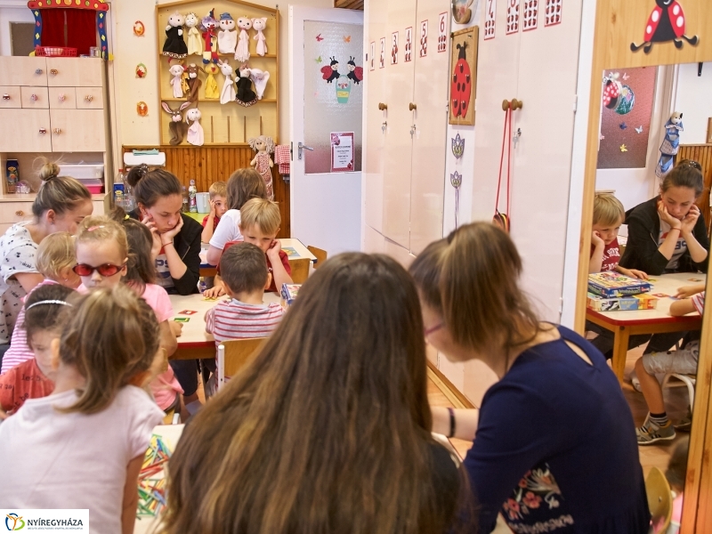 Diákmunka az Eszterlánc oviban - fotó Szarka Lajos