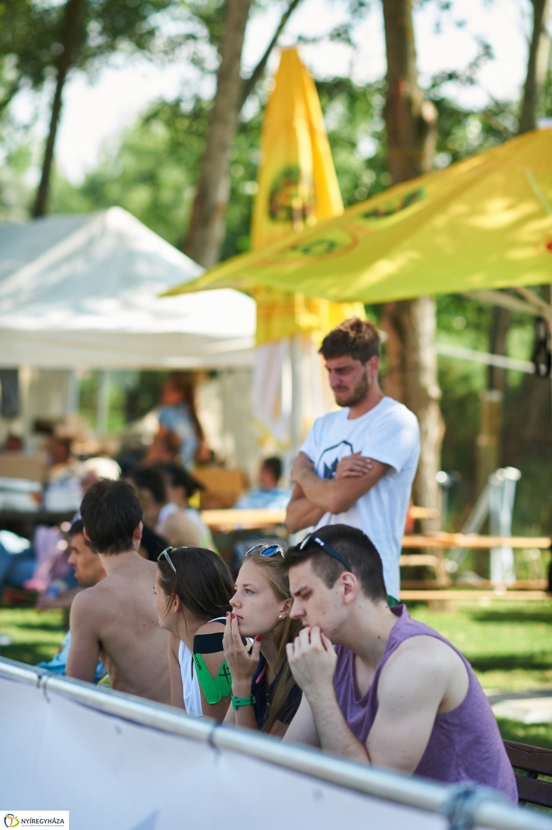 Strandröpi OB a parkfürdőben - fotó Szarka Lajos