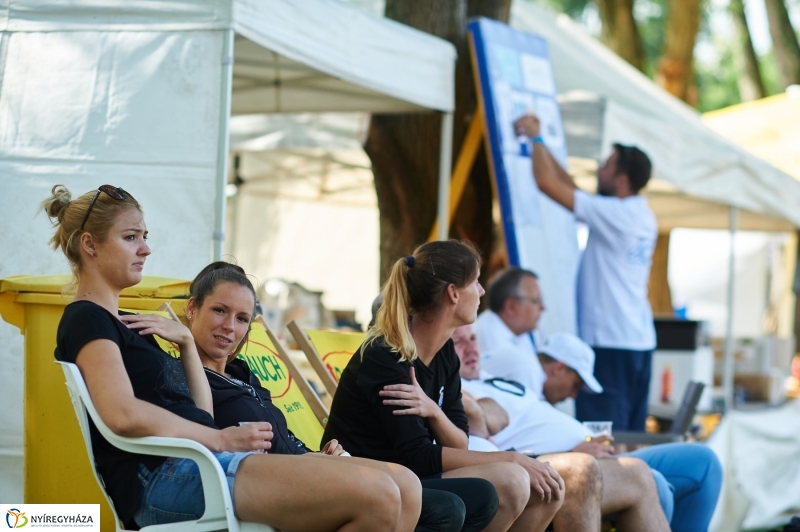 Strandröpi OB a parkfürdőben - fotó Szarka Lajos