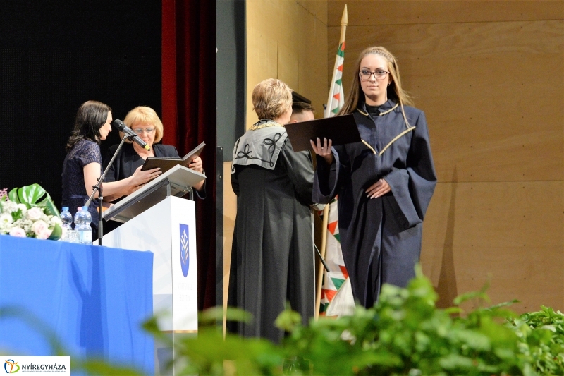 Oklevélátadó ünnepség 1 - fotó Trifonov Éva