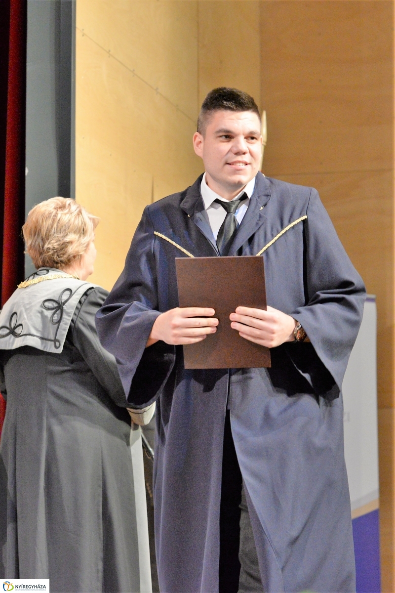 Oklevélátadó ünnepség 2 - fotó Trifonov Éva