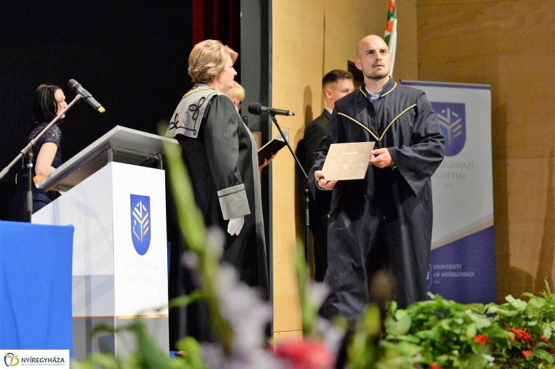 Oklevélátadó ünnepség 2 - fotó Trifonov Éva