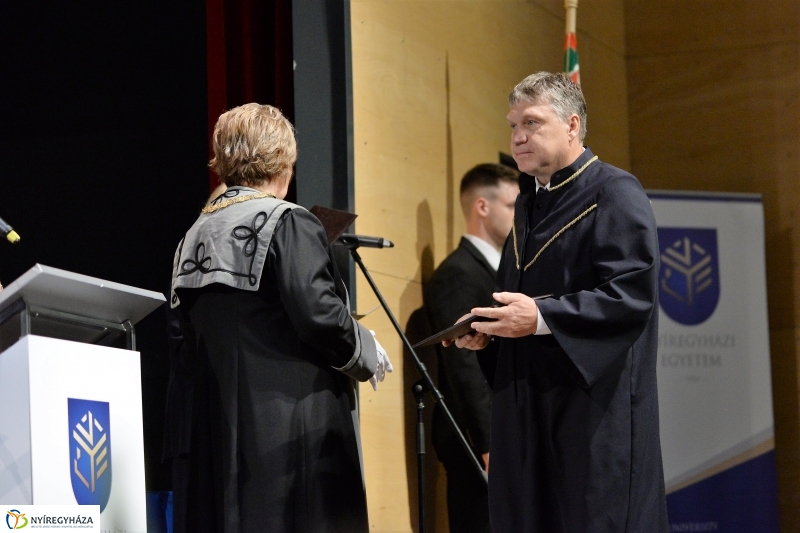 Oklevélátadó ünnepség 2 - fotó Trifonov Éva