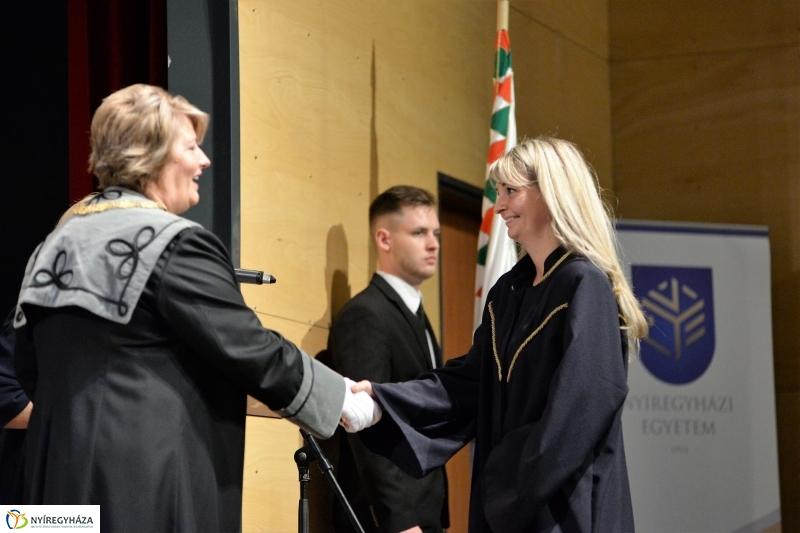 Oklevélátadó ünnepség 2 - fotó Trifonov Éva