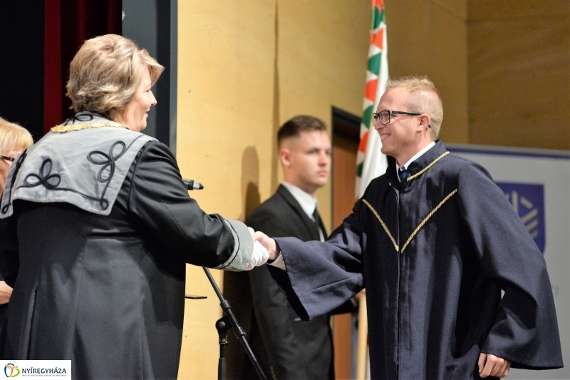 Oklevélátadó ünnepség 2 - fotó Trifonov Éva