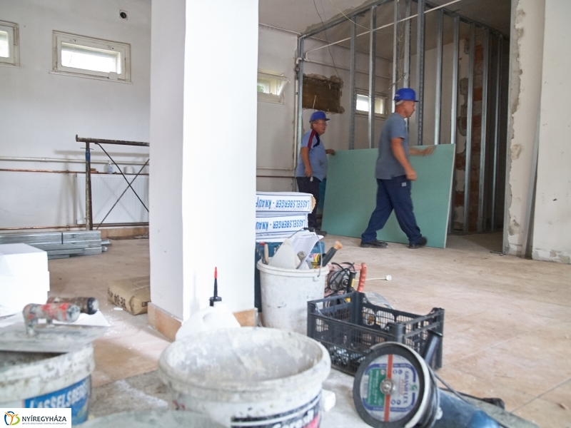 Fiókkönyvtár felújítás a Vécsey utcán - fotó Szarka Lajos