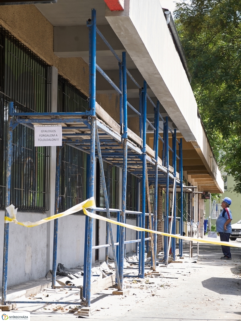 Fiókkönyvtár felújítás a Vécsey utcán - fotó Szarka Lajos