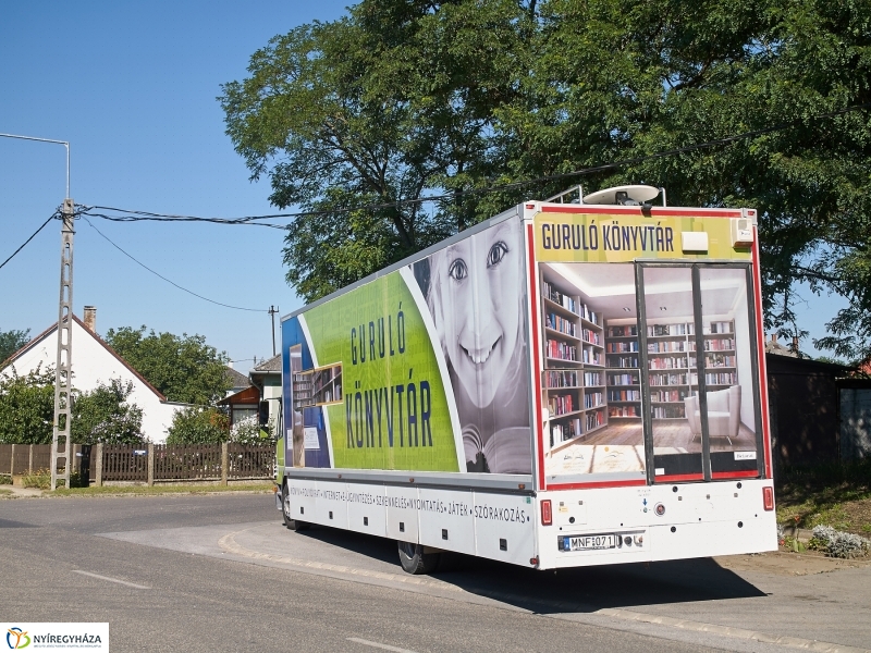Guruló Könyvtár Rozsrétszőlőn - fotó Szarka Lajos