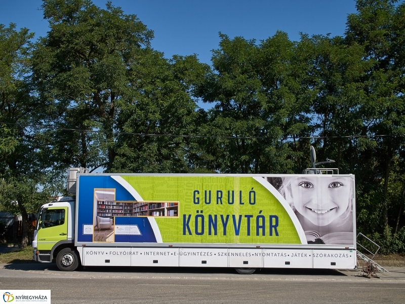 Guruló Könyvtár Rozsrétszőlőn - fotó Szarka Lajos