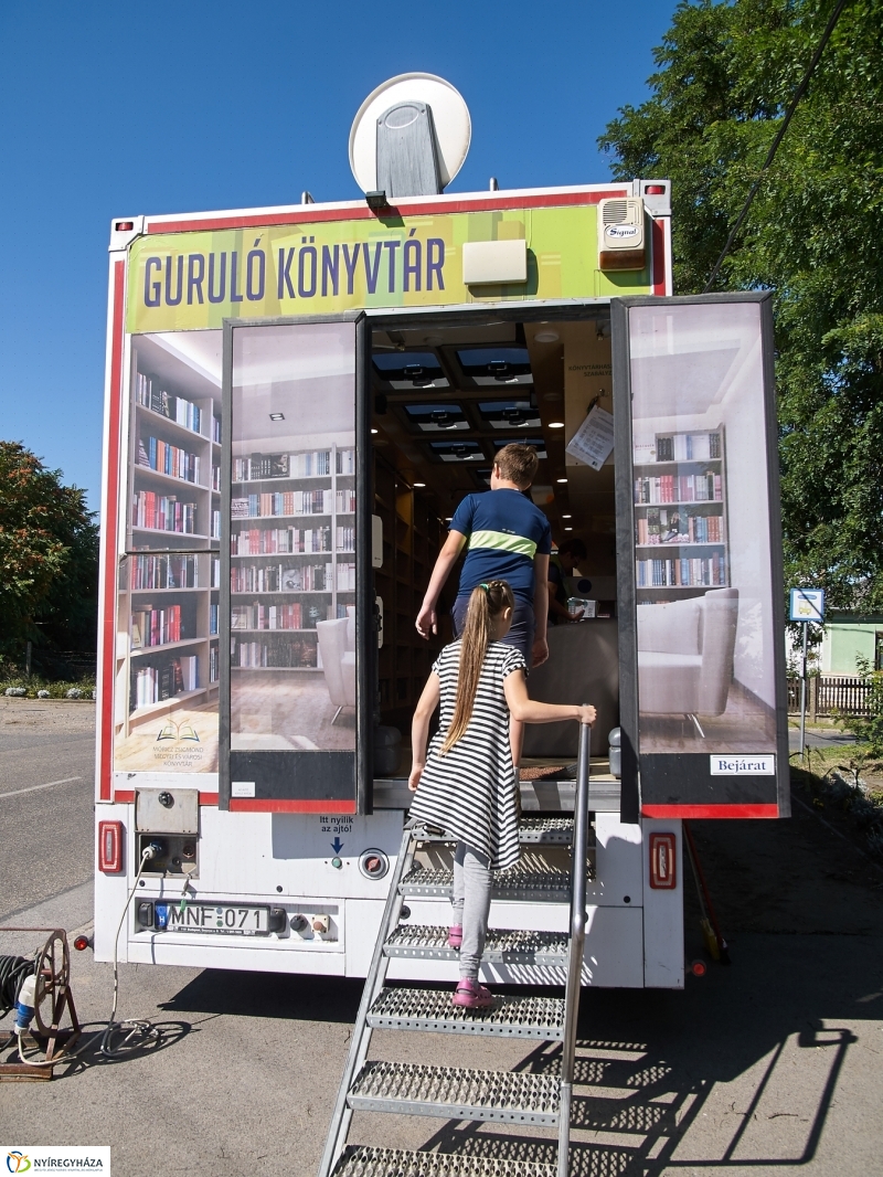 Guruló Könyvtár Rozsrétszőlőn - fotó Szarka Lajos