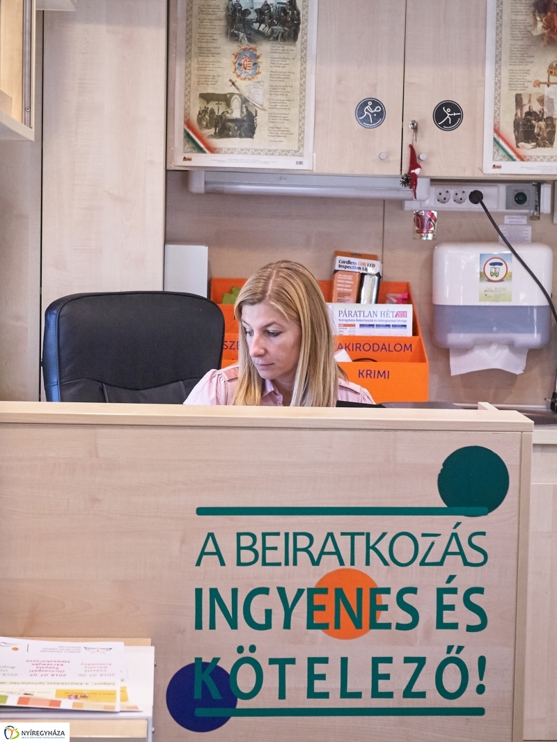 Guruló Könyvtár Rozsrétszőlőn - fotó Szarka Lajos