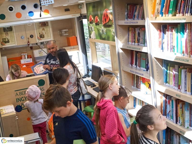Guruló Könyvtár Rozsrétszőlőn - fotó Szarka Lajos