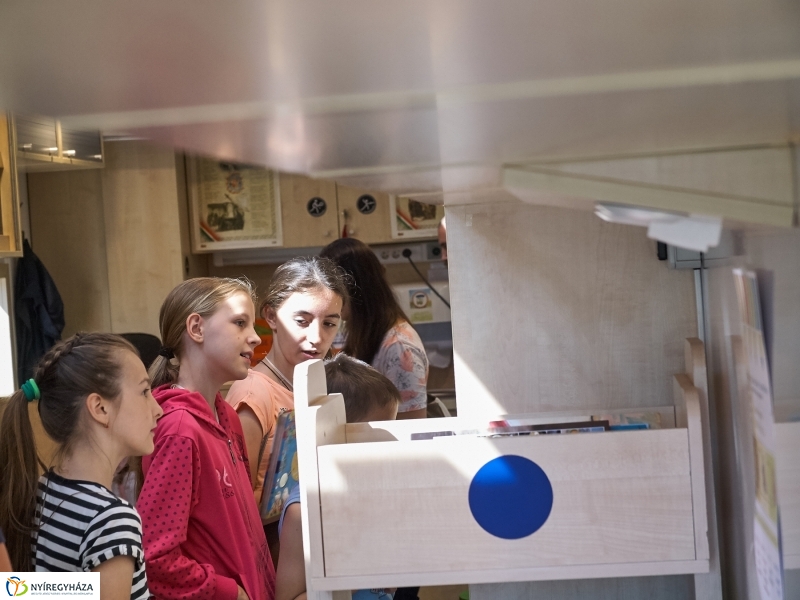 Guruló Könyvtár Rozsrétszőlőn - fotó Szarka Lajos