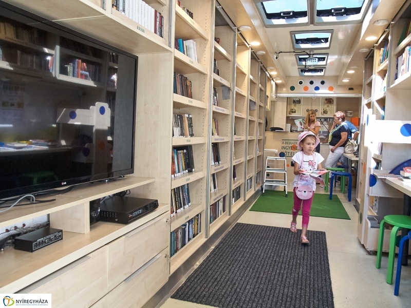 Guruló Könyvtár Rozsrétszőlőn - fotó Szarka Lajos