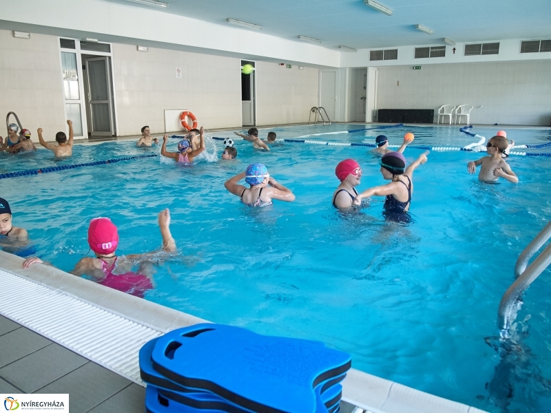 Úszó tábor a Szent Miklós iskolában - fotó Szarka Lajos