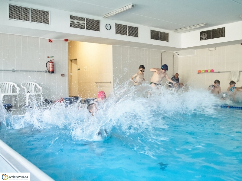 Úszó tábor a Szent Miklós iskolában - fotó Szarka Lajos