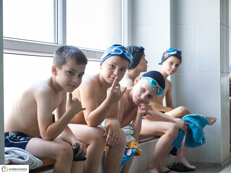 Úszó tábor a Szent Miklós iskolában - fotó Szarka Lajos