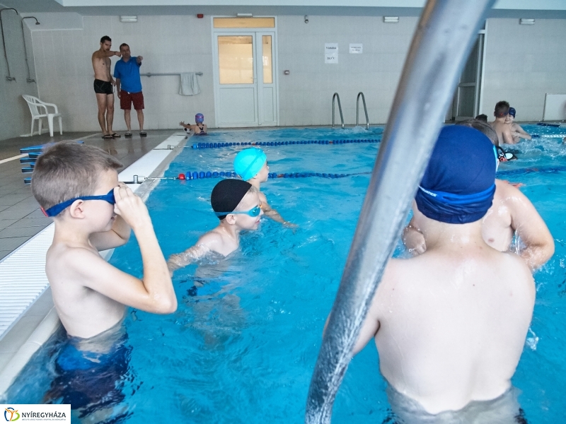 Úszó tábor a Szent Miklós iskolában - fotó Szarka Lajos