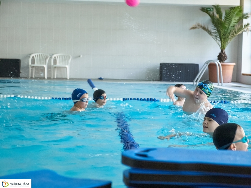 Úszó tábor a Szent Miklós iskolában - fotó Szarka Lajos