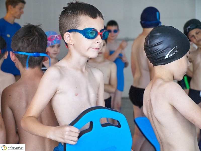 Úszó tábor a Szent Miklós iskolában - fotó Szarka Lajos