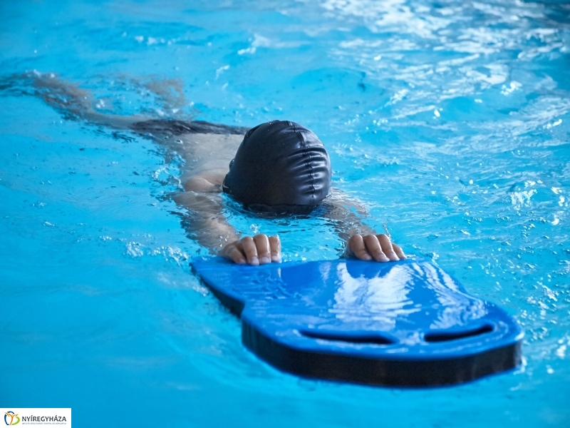 Úszó tábor a Szent Miklós iskolában - fotó Szarka Lajos