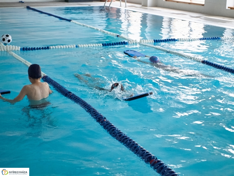 Úszó tábor a Szent Miklós iskolában - fotó Szarka Lajos
