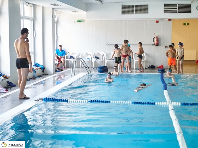 Úszó tábor a Szent Miklós iskolában - fotó Szarka Lajos
