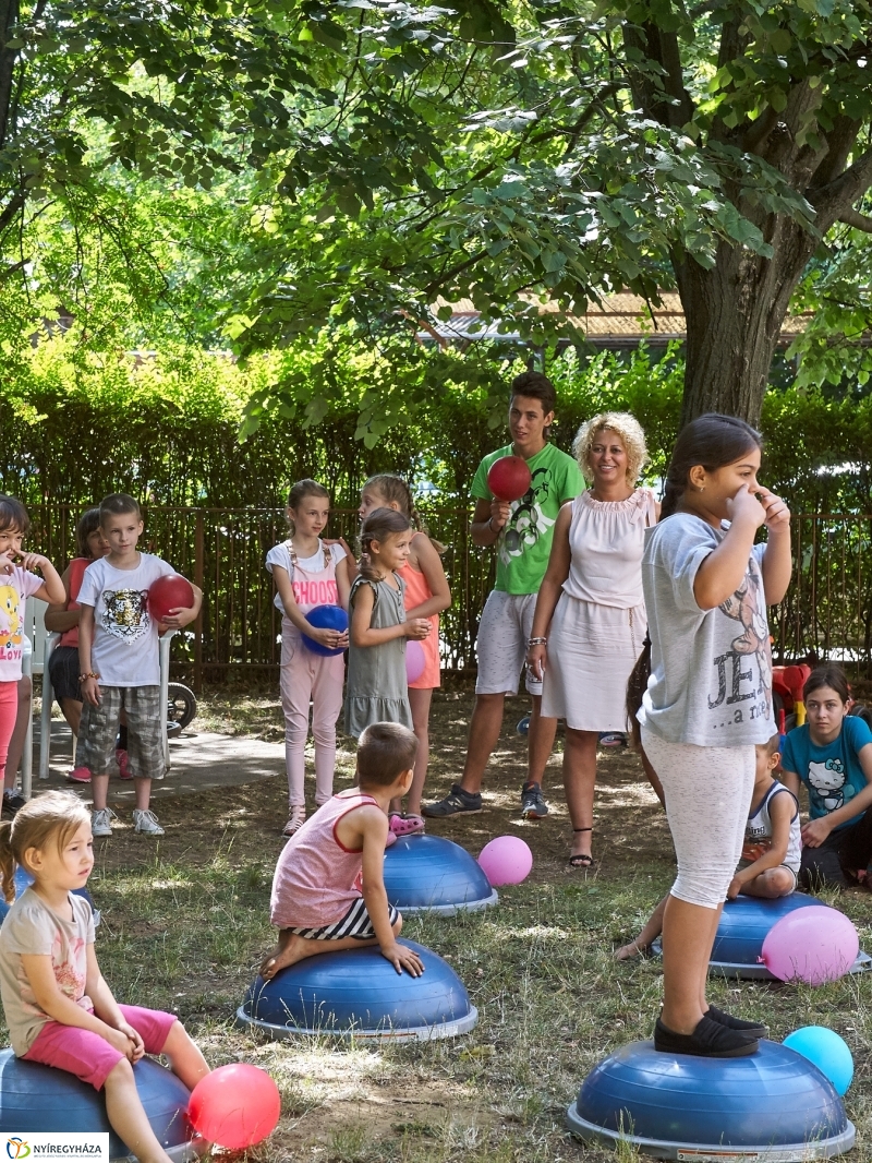 Sportolás a Családok Átmeneti Otthonában - fotó Szarka Lajos