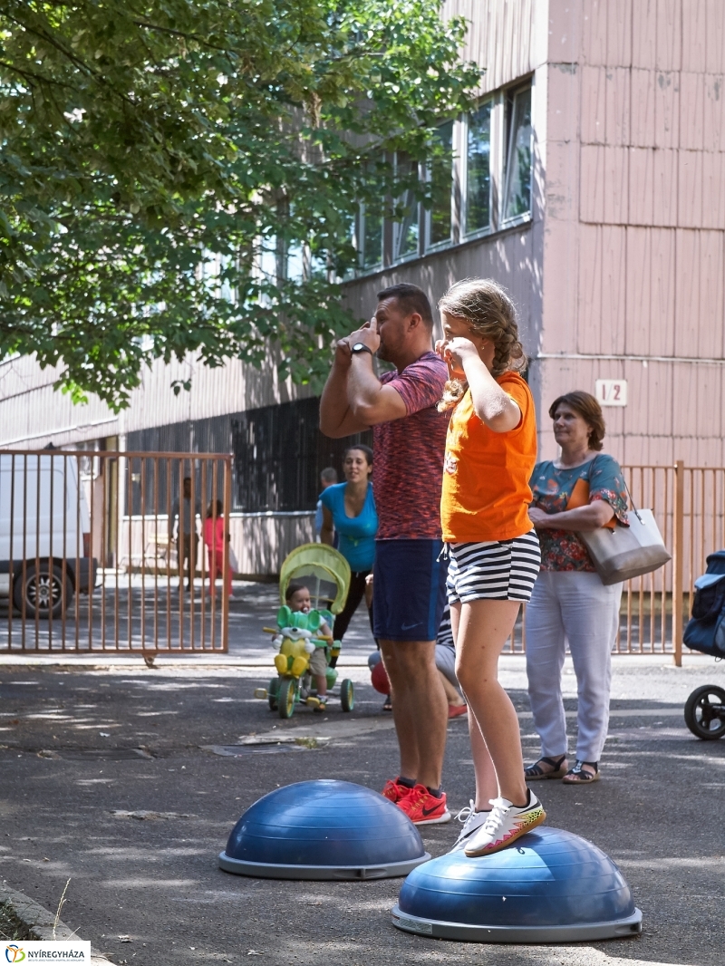 Sportolás a Családok Átmeneti Otthonában - fotó Szarka Lajos