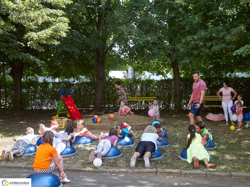 Sportolás a Családok Átmeneti Otthonában - fotó Szarka Lajos